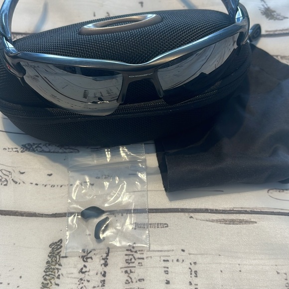 Oakley NFL NE patriots Flak 2.0 Prizm case Accessories Preowned - Picture 8 of 10